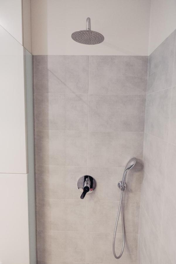 Silk Apartment - Netflix - Parking ชเตชชิน ภายนอก รูปภาพ